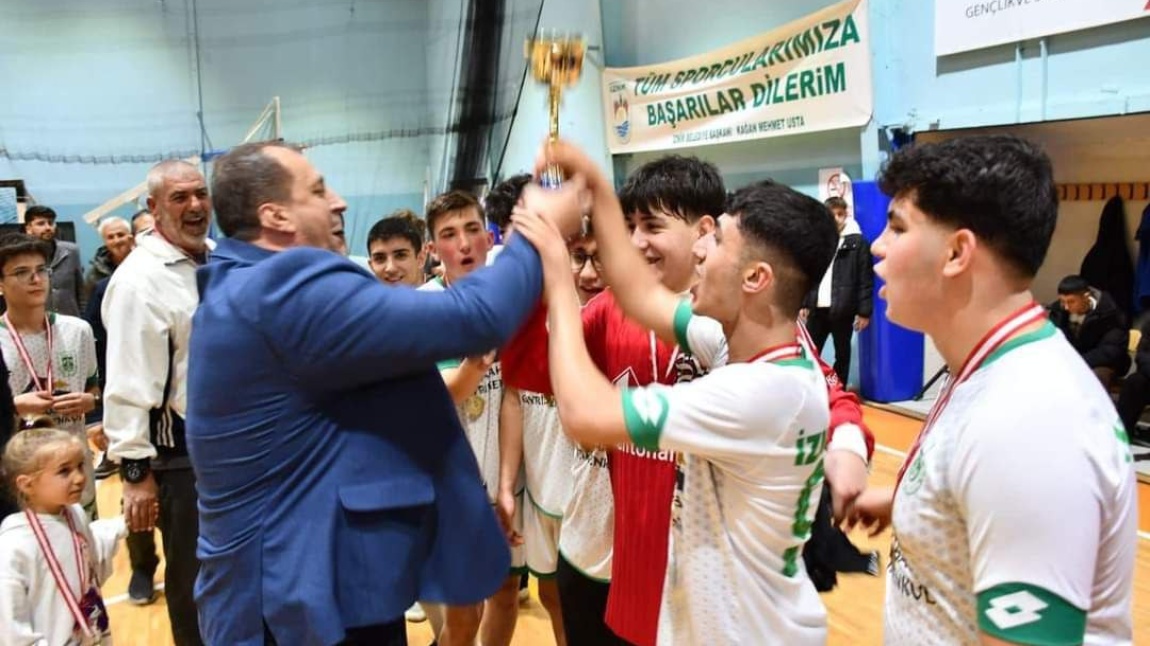 TÜGVA İznik Liseler Arası Futsal Turnuvasında Şampiyon Olduk